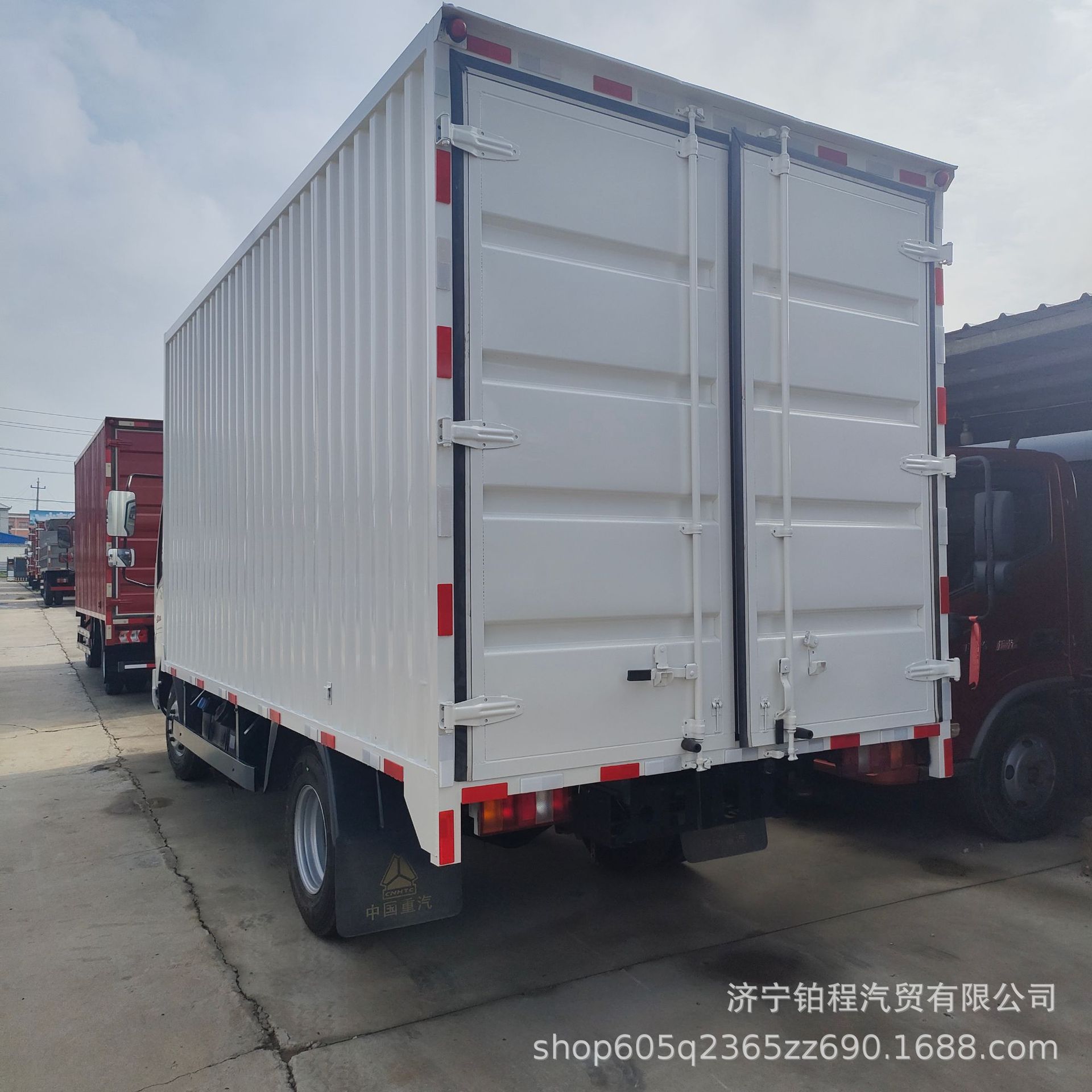 Cross-border export of 5-10 ton small dump trucks, Sinotruk light-duty garbage dump trucks, new stock vehicles 4X2 light-duty rear-wheel drive