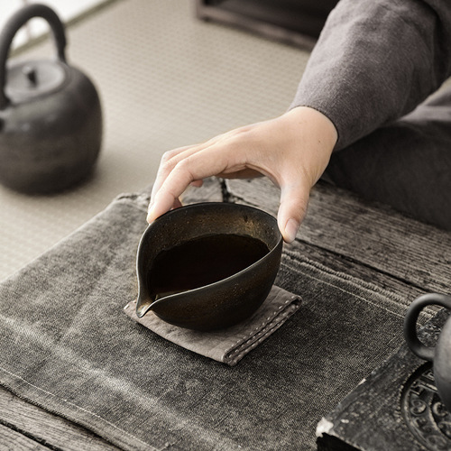 Retro handmade stoneware hand-grabbed fair cup ceramic tea pouring tea dispenser large capacity Japanese style tea pouring male cup wholesale