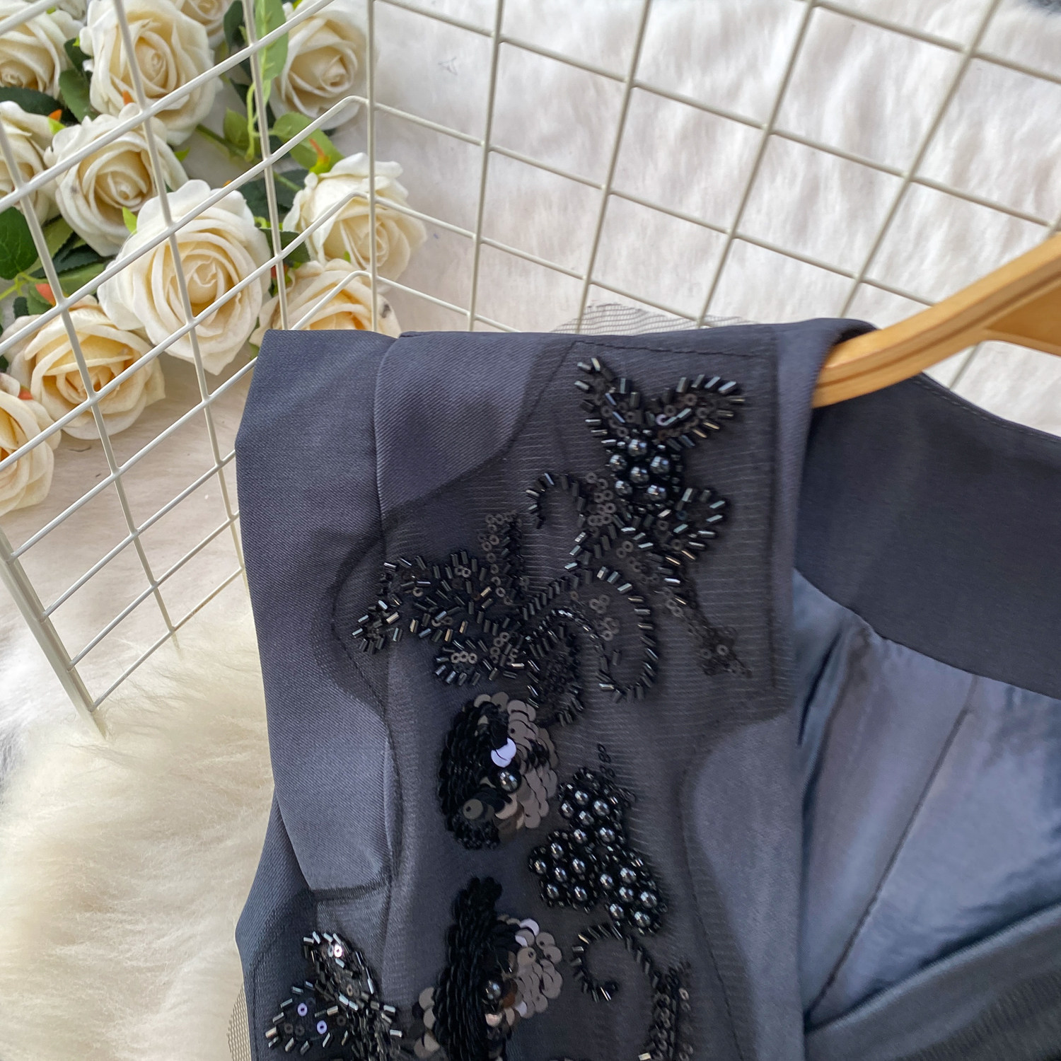 Elegant Embroidered Sequin V-Neck Waist-Defining Blazer & High-Waist Wide-Leg Trousers Two-Piece Set_ecoleips.com