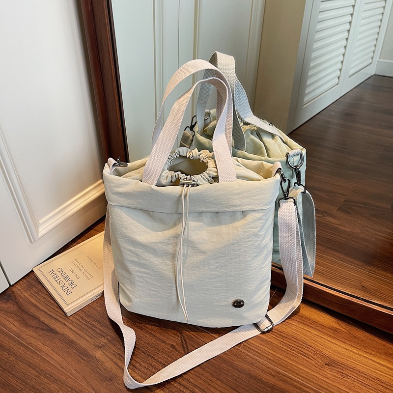 Bolso de lona para mujer 2025 nuevo bolso de cubo ligero y casual bolso de hombro portátil bolso de mensajero deportivo de fitness de gran capacidad