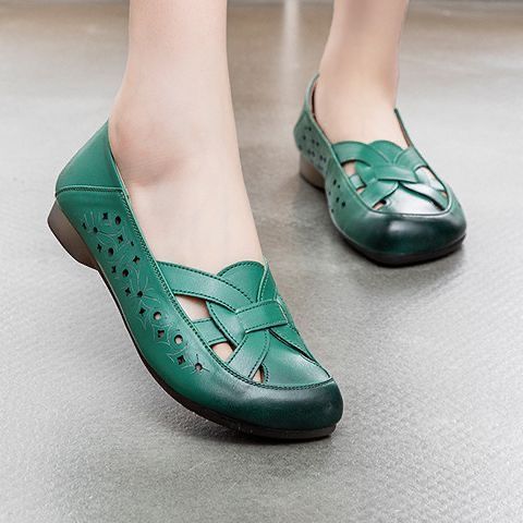 Madre sandalias de verano para mujeres de mediana edad hueco zapatos de mediana edad agujero de cabeza agujero con suela suave zapatos de cuero de ancianos cómodos