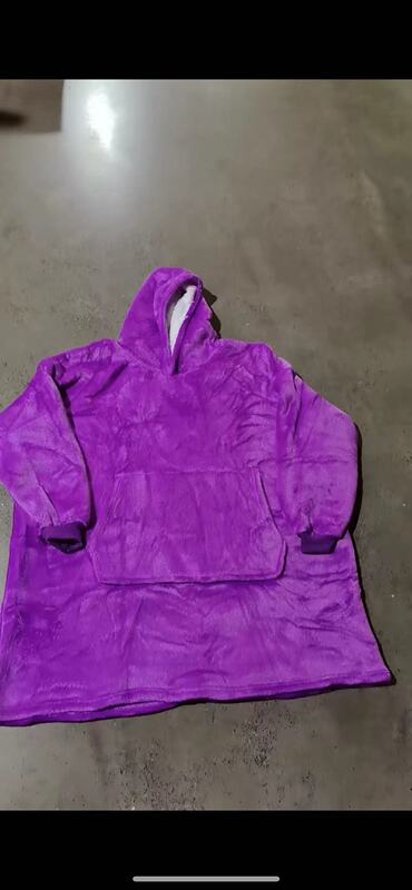 厚い寝服の怠け者の服の頭をかぶって絨毯と帽子のテレビのじゅうたんの室外の防寒服の怠け者のパジャマの卸売りをつかみます。|undefined