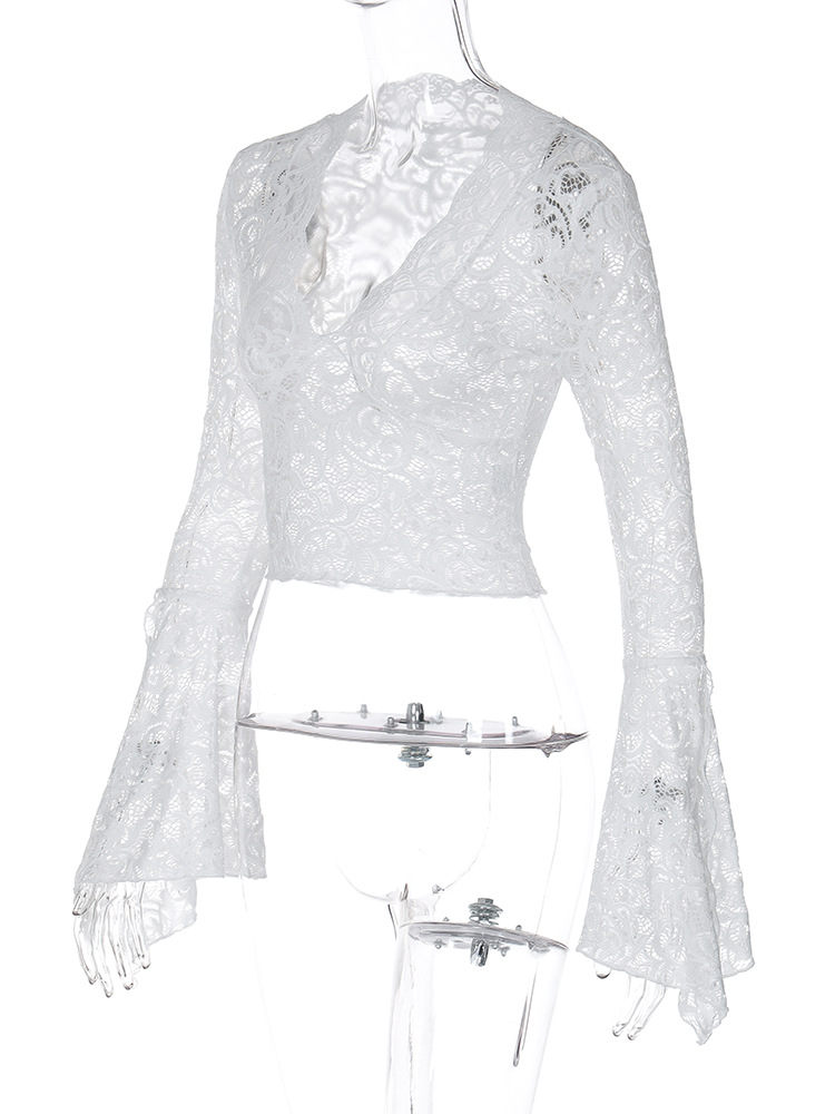 Stile Instagram da donna, taglio corto aderente con scollo a V profondo, ombelico scoperto e pizzo trasparente, maniche lunghe, piccante_voghion.com