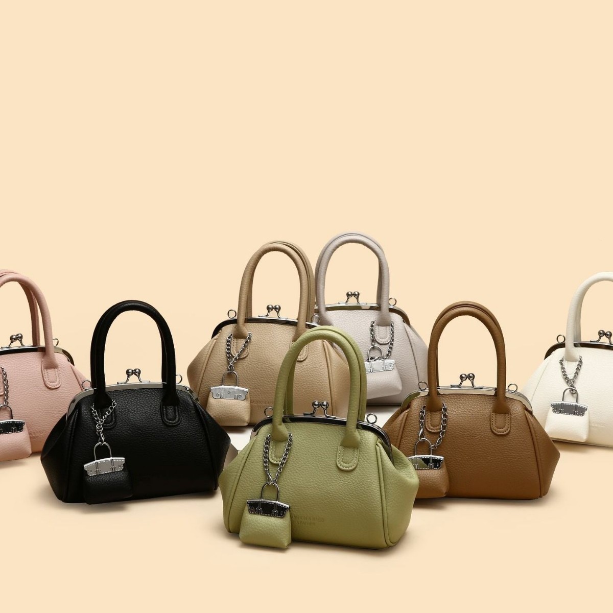 Bolso con hebilla de sensación de alta gama 2025 nuevo bolso de bolos bandolera de diseño de nicho retro bolso pequeño para mujer