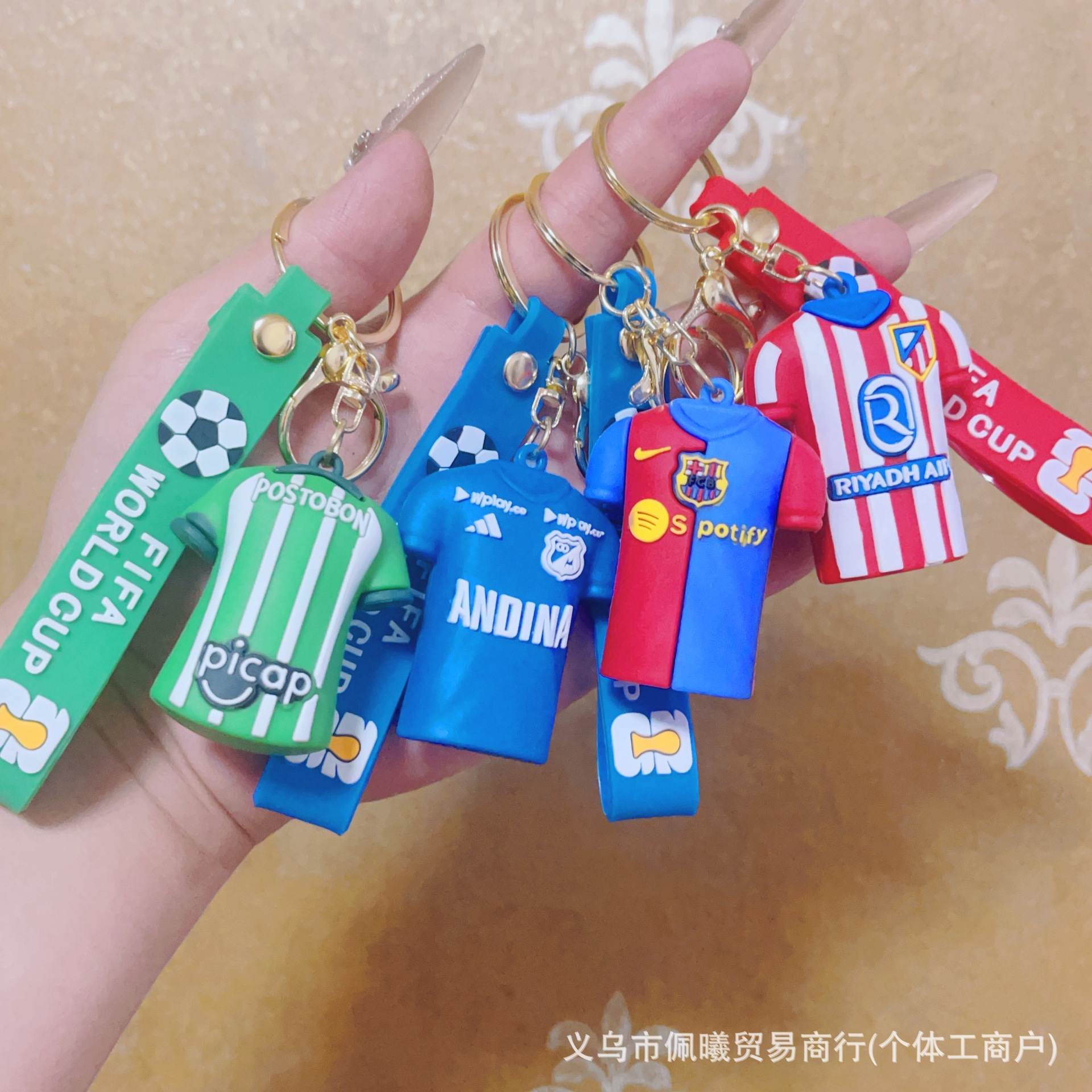 创意卡通足球数字衣服公仔钥匙扣挂件包包汽车钥匙链配饰礼品批发