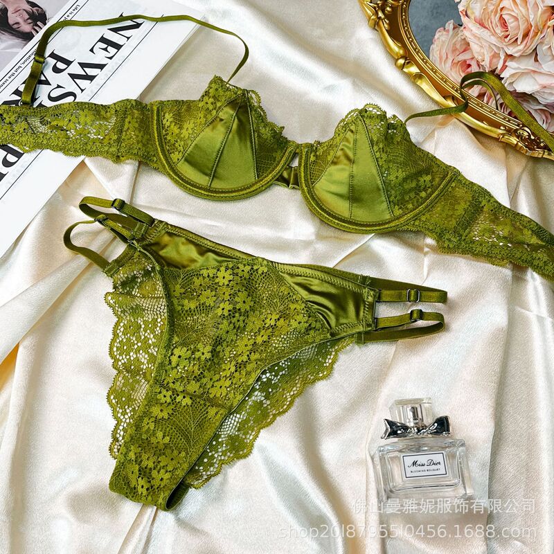 Cross-Border European and American French Lace Sexy Underwear Women's Satin Breathable Lightweight Large Bust Minimizing Push-Up Bra Set