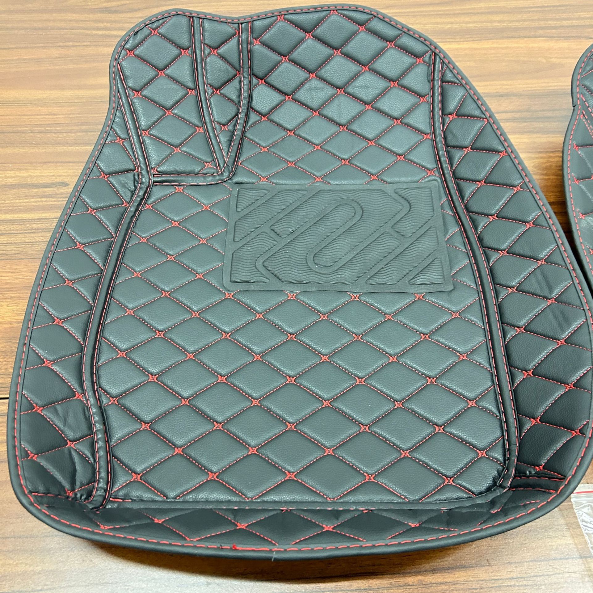 Universal car floor mats, Amazon leather carpets, wear-resistant and scratch-resistant, right-hand drive car models, hot-selling floor mats, cross-border floor mats