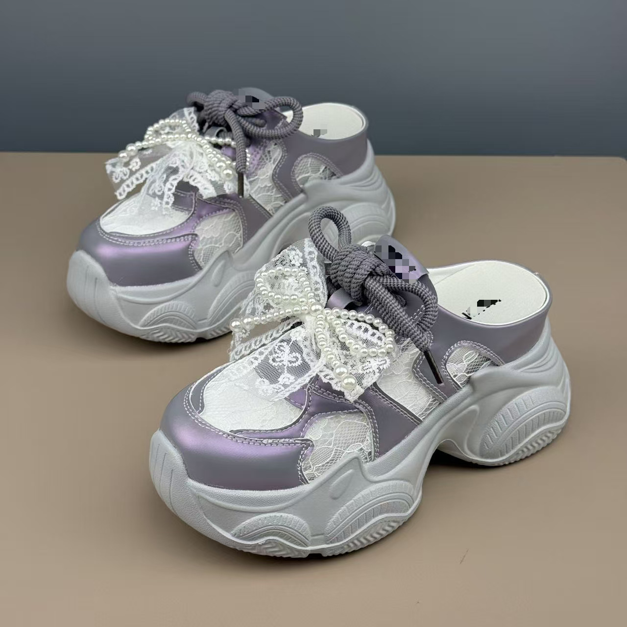 Zapatos de sandalia de alta altura para mujeres 2026 nuevos espaciosos huecos transpirables de malla gruesa de suela pequeña zapatos blancos de Mary Zhen