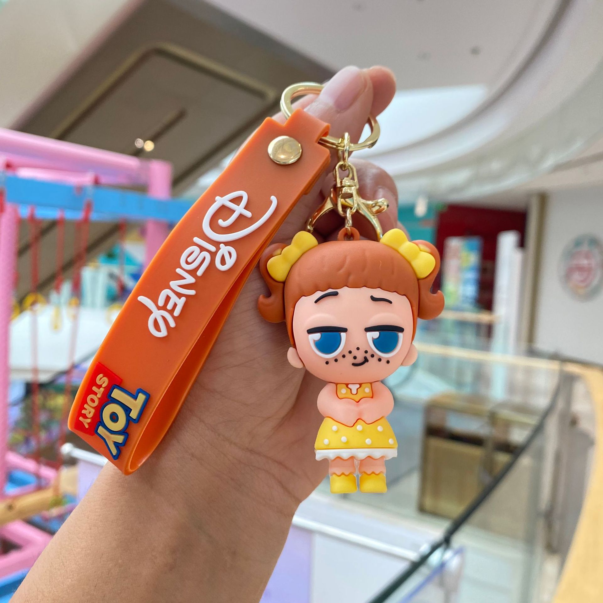 Transfronterizo Toy Story llavero colgante coche llavero adornos muñeca máquina muñeca pequeño regalo al por mayor