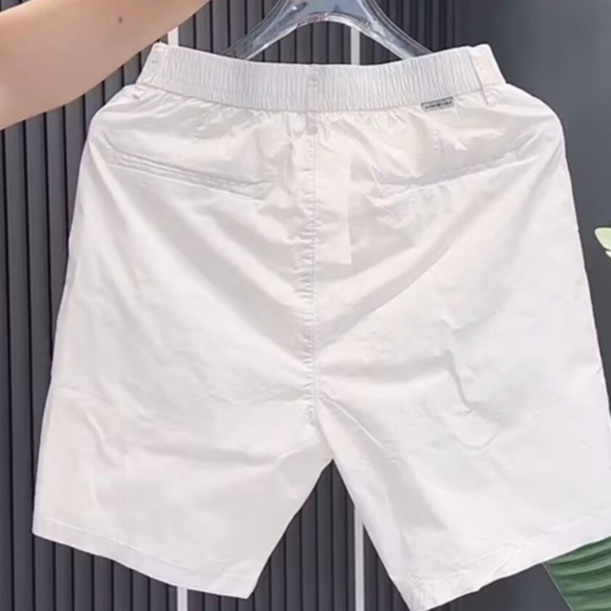 Pantalones cortos casuales negros puros para hombres, estilo fino de verano, tendencia, sentido de alta gama, deportes rectos, todo fósforo, pantalones de 5 puntos para hombres