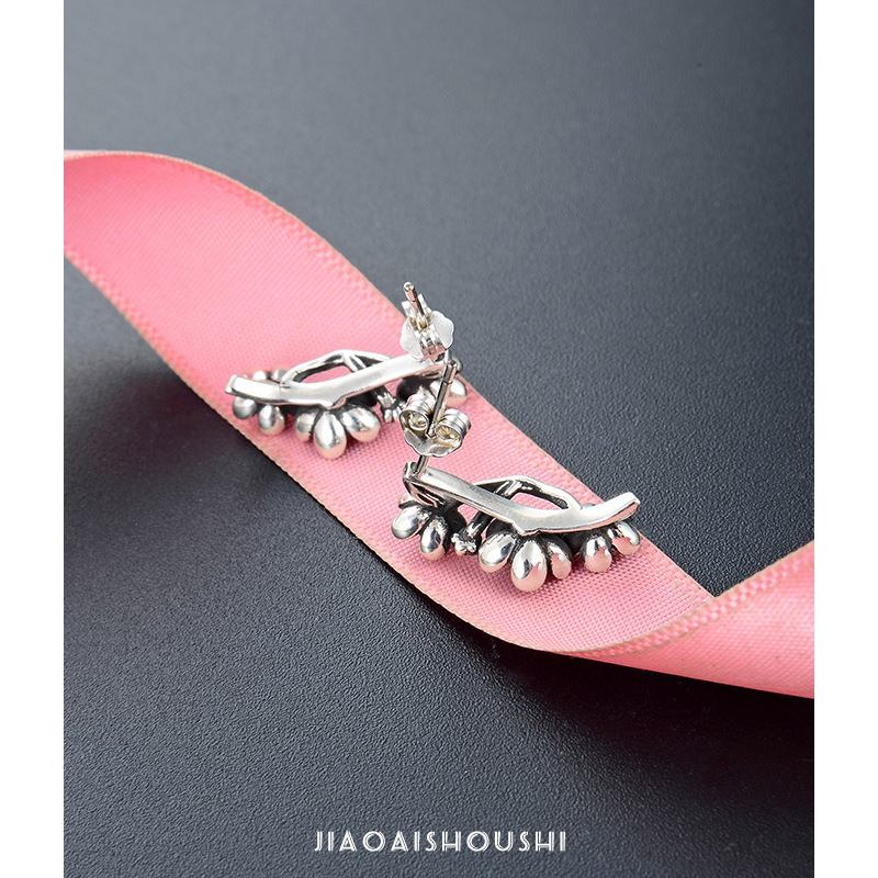 S925 plata tailandesa retro hacer viejos pendientes de flores artesanía joyas de orejas de plata esterlina creativa flores dulces pernos de orejas mayoristas