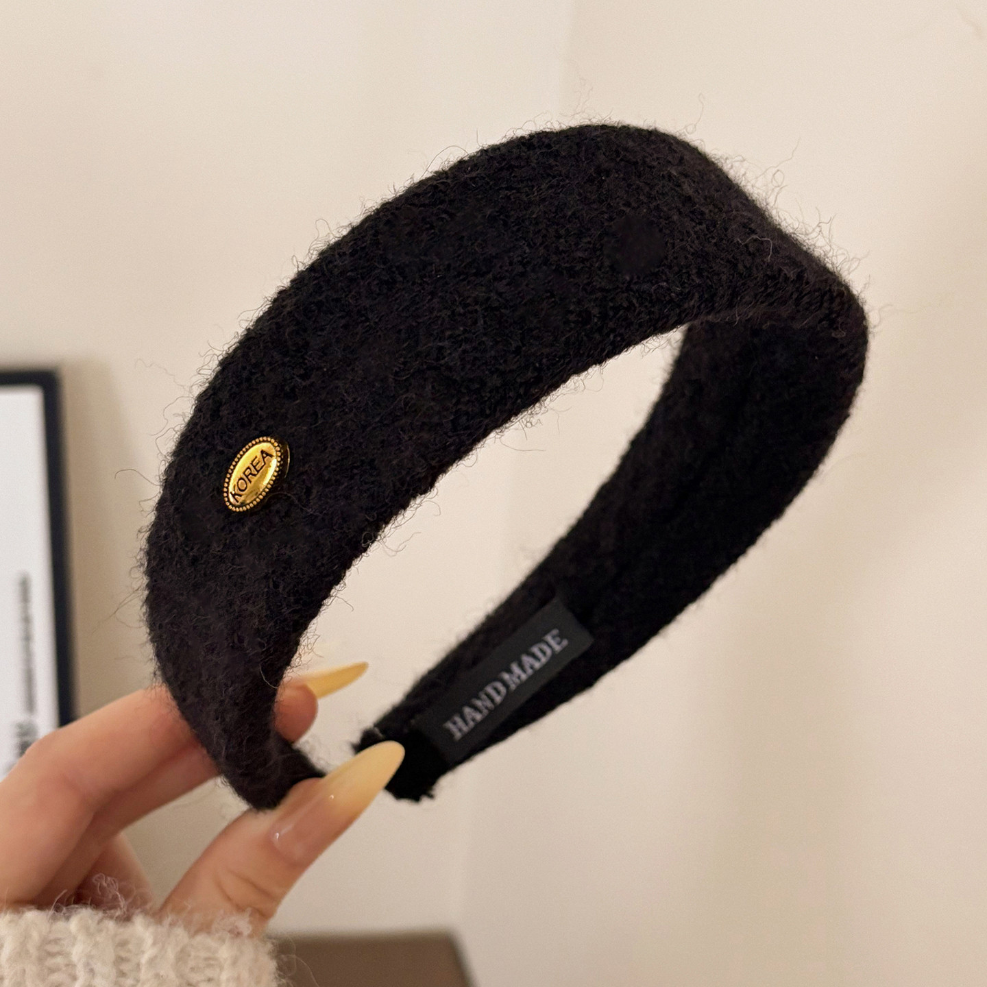 2025 nuevo otoño y invierno lana banda ancha de cabello de mujer banda de cabello de alta sensación retro puerto ventana banda de cabello fuera de la tarjeta de cabello adornamiento