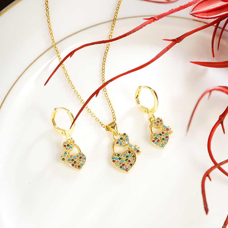 Vietnam Shajin estilo europeo y americano diamante color hueco cerradura de amor collar pendiente de dos piezas joyería al por mayor