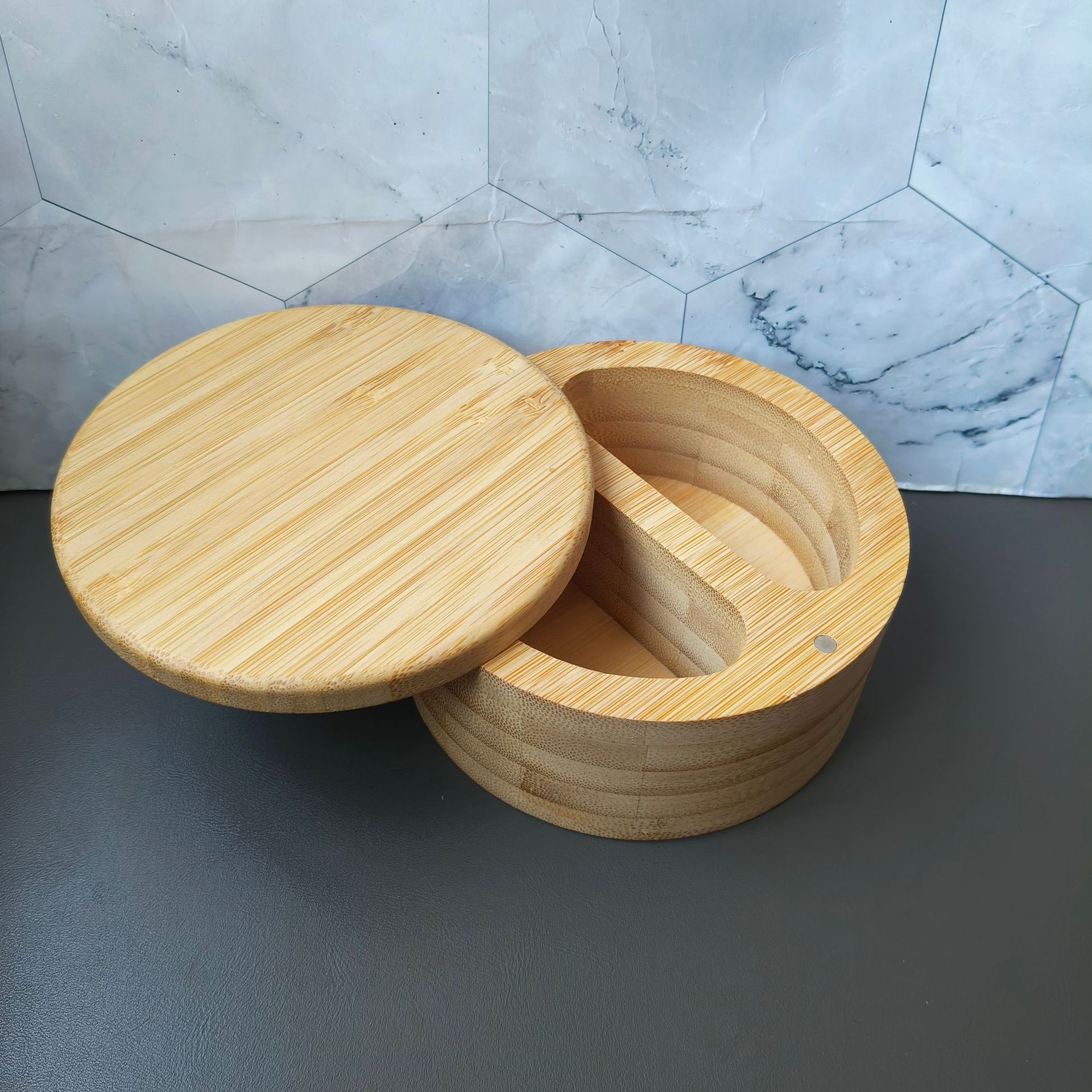 이중 구획: 12*6cm, 무게 280g