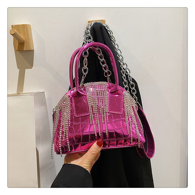 Femmes Faux Cuir Couleur Unie Vêtement De Rue Strass Gland Coquille Fermeture Éclair Sac Dôme display picture 10