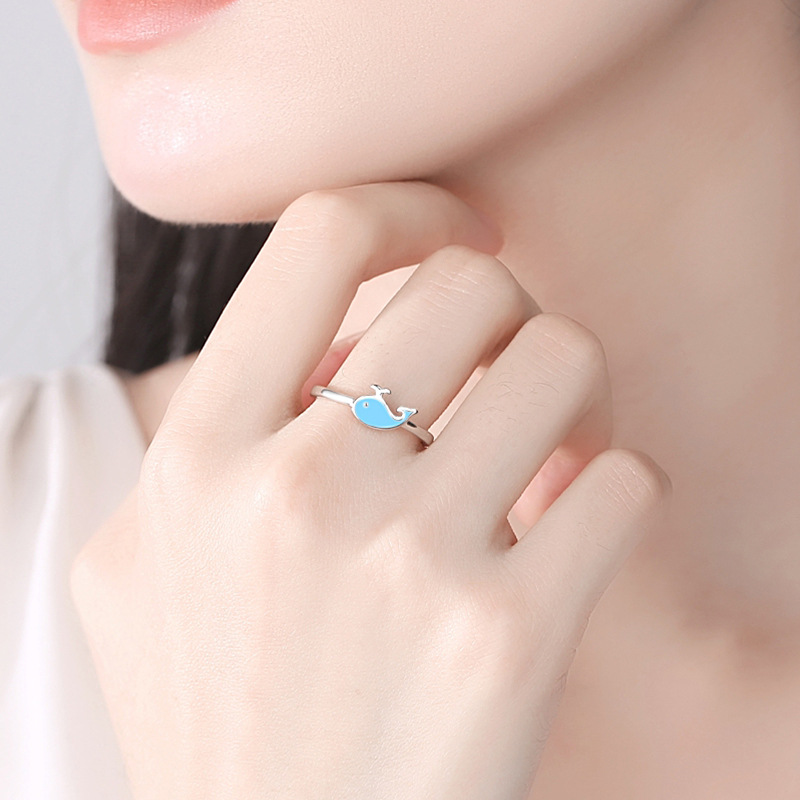 S925 plata esterlina pequeño animal anillo hembra dibujos animados pequeña ballena delfín anillo simple temperamento abierto anillo femenino al por mayor