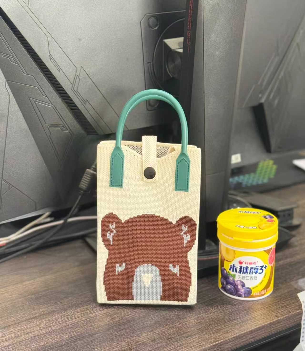 Café. Cabeza de medio oso