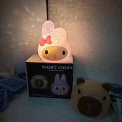 アニメ史迪仔三麗鴎の形をしています。