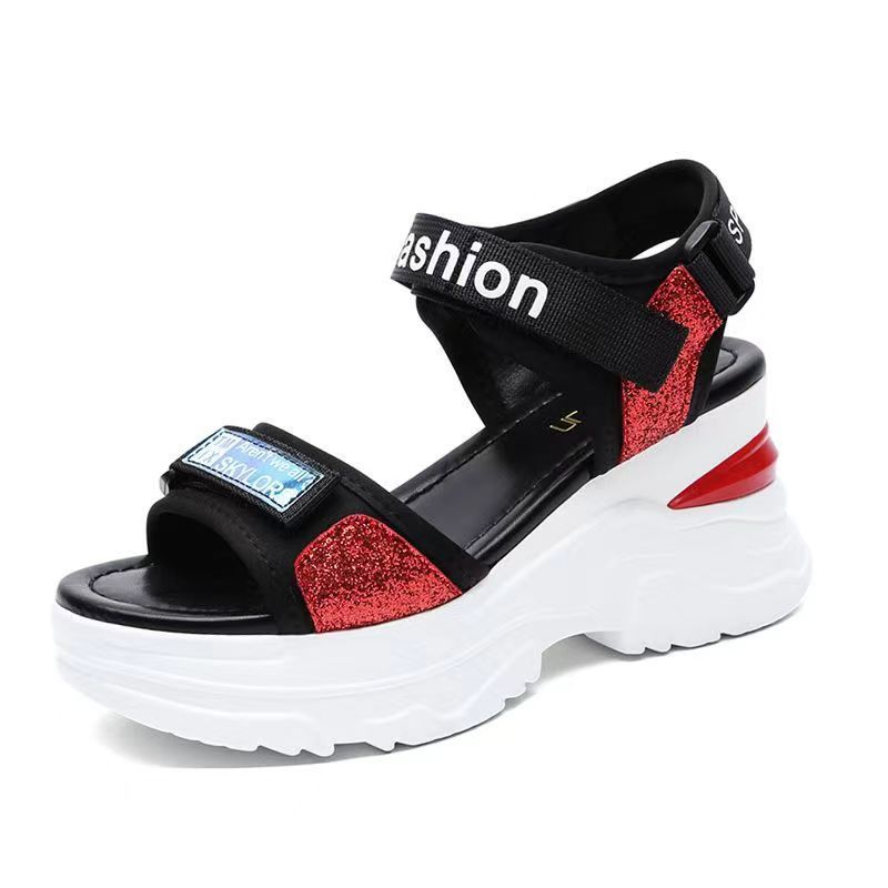 Sandalias de cuero suave para mujeres 2026 verano nuevo muffin red pendiente gruesa con fondo plano estudiantes zapatos de playa suave para mujeres