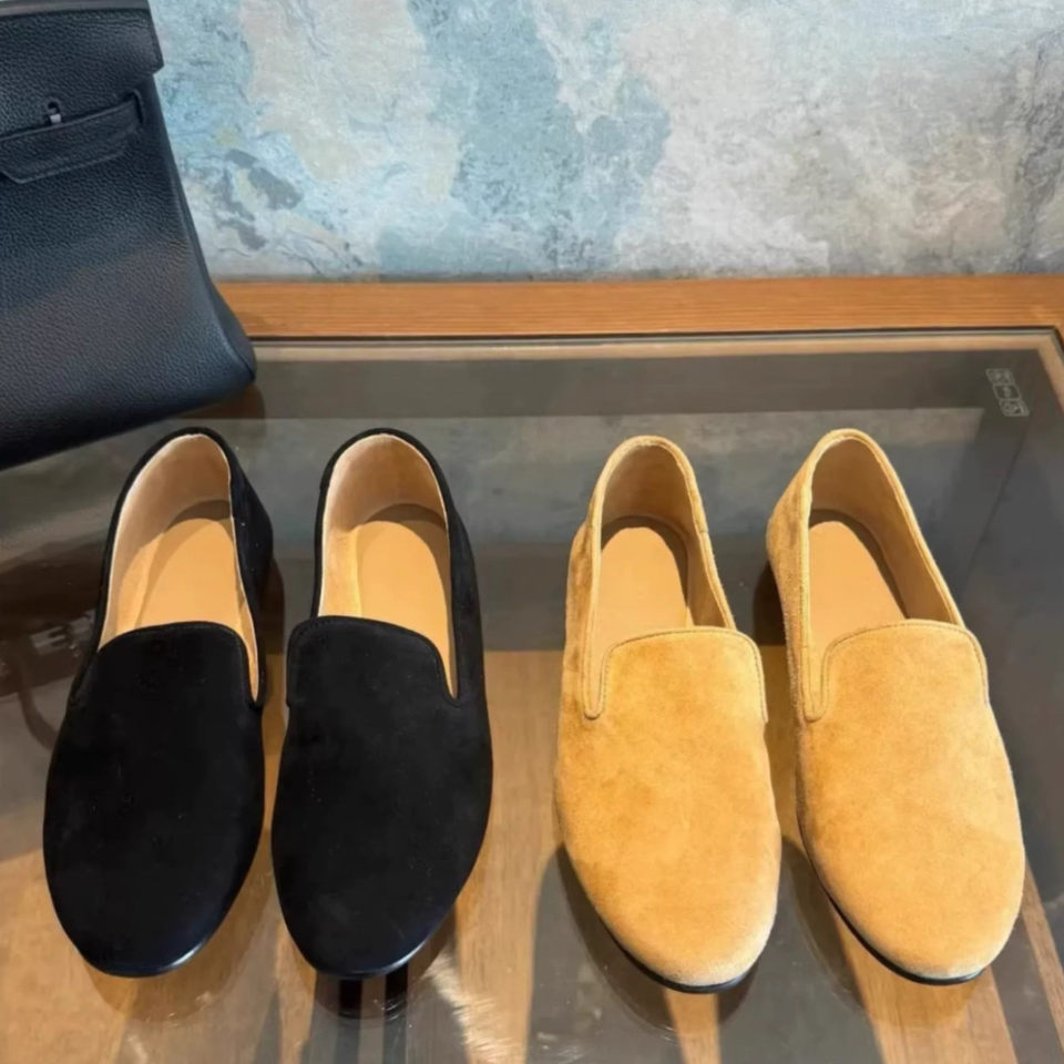 Giày lười nữ mũi tròn bằng da bò lộn, đế bằng, gót thấp dưới 3 cm — Màu be, màu đen