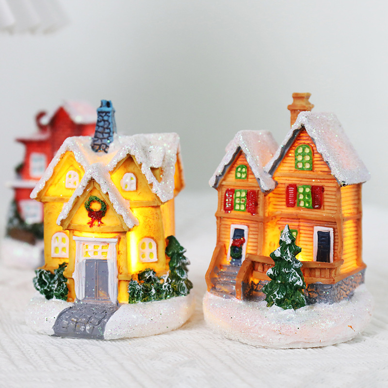 クリスマスの新しい装飾品樹脂の小さい家の小さい景観の樹脂の家はクリスマスのアイデアの贈り物を並べます。|undefined