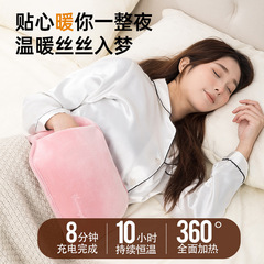 腰をかばって湯たんぽを充電します。