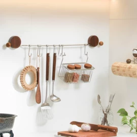 纸巾盒;衣钩/挂钩;马桶清洁垫