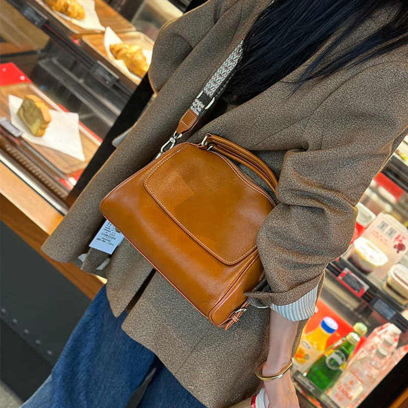 Women's Handbags 2024 New Trendy Fashion Retro Versatile Large Capacity Genuine Leather Shoulder Crossbody Bag Tote - Thumbnail 4
