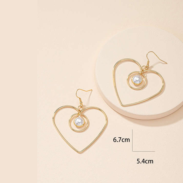 Fashion Heart-shaped New Pendant Retro Earrings display picture 3