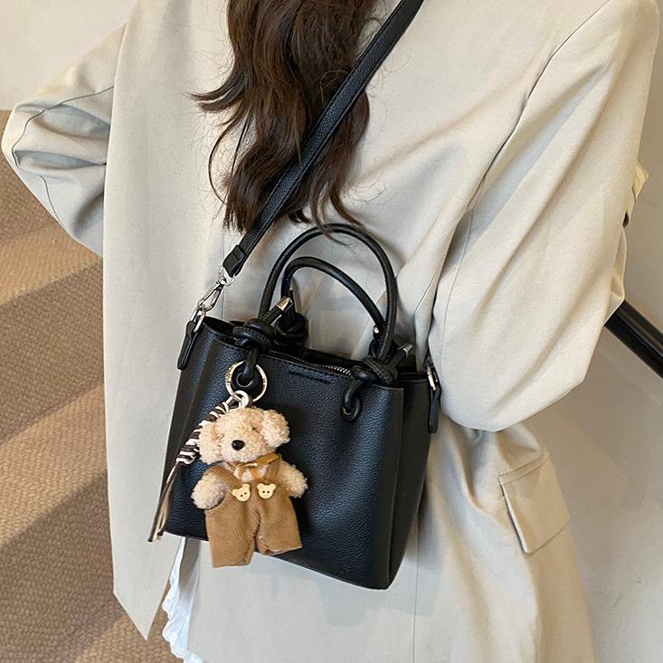 Bolsa de cestas de verduras de mano para mujeres 2025 nuevo estilo coreano bolso de cubo de tendencia alta sensación de moda universal mochila casual