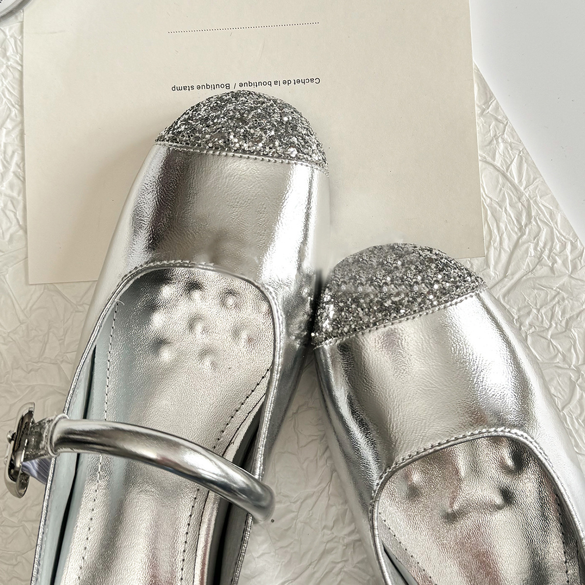 Versión de piel de oveja ~ zapatos de ballet de plata francesa de mujer con suela suave con un cinturón de altura interior con cabeza redonda, zapatos de marijin