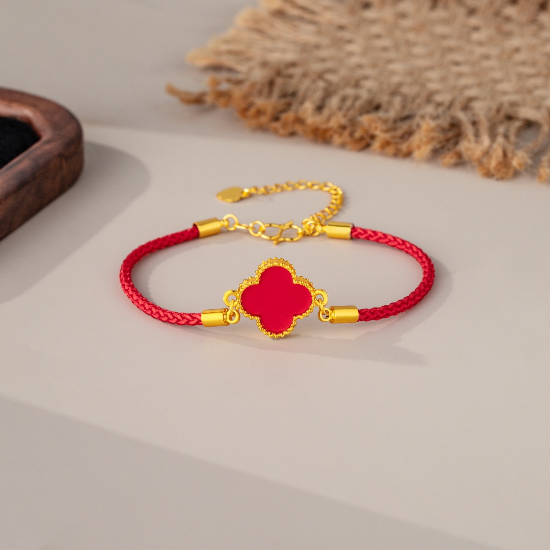 Four-Leaf Flower Red Rope Bracelet, Fashionable 2026 New Style, Niche, Simple, Elegant, Versatile, Light Luxury Jewelry, Gift for Girlfriend