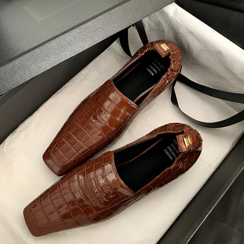 Autumn 2024 New Vintage Square Toe Small Leather Shoes Casual Crocodile Style Slip-on British Style Flat Single Shoes for Women