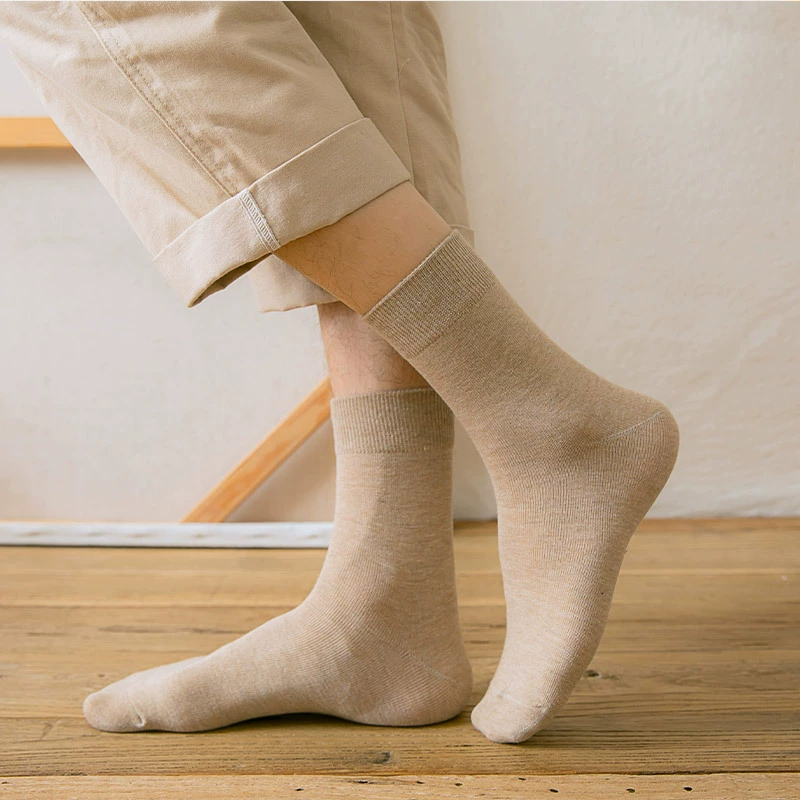 Новые мужские носки, однотонные мужские носки, универсальные удобные деловые мужские носки, незаменимые для осени и зимы