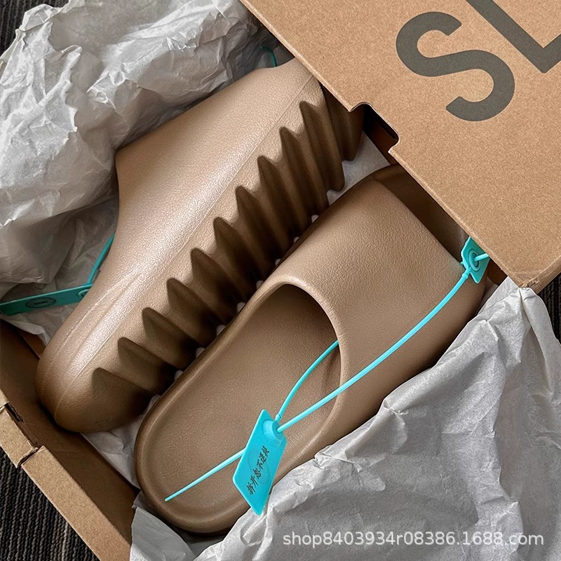 Сланцы coconut женские OG YEEZY противоскользящие 2025 новая толстая подошва внешняя обувь однослоговые летние сандалии
