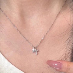 インスタイルアメリカン絶妙なフルダイヤモンドパンククロスペンダントネックレス女性の鎖骨チェーンニッチアクセサリー新しい卸売
