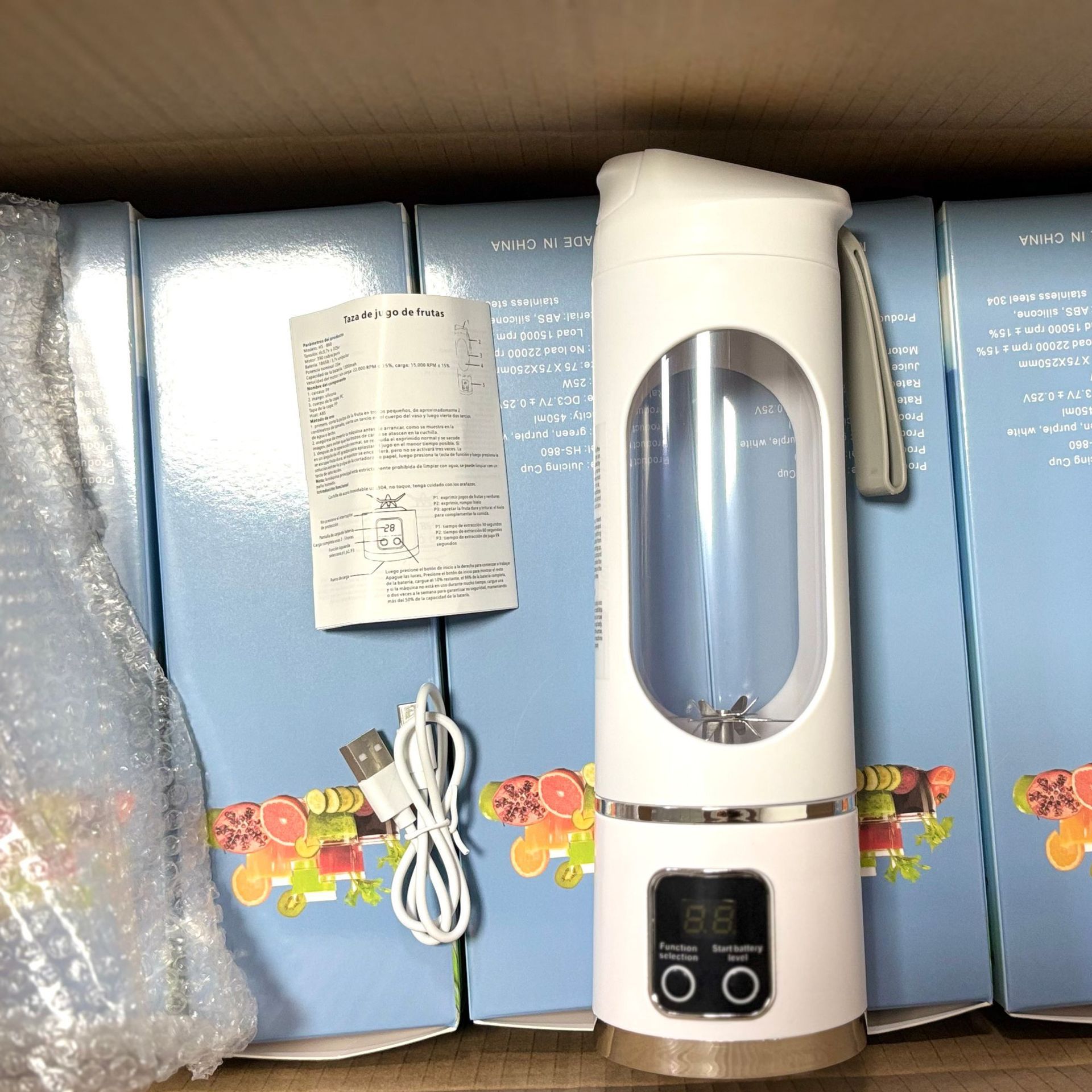 Cross-border Portable Rechargeable Fruit Juicer with Pulp and Juice Separator Electric Mini Blender Cup Practical Small Home Appliance