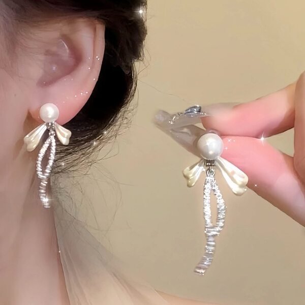 Bow Pearl Ear Clip for Women Without Pierced Ears, Niche High-End Earrings, Feminine and Versatile Mosquito Coil Disc Ear Clip Earrings