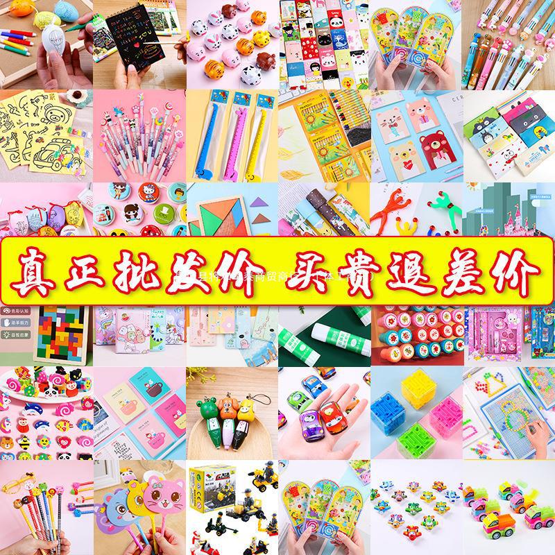 Juguetes al por mayor del mercado nocturno brillante cuadrado colocado en el anillo de puesta en tierra para empujar el parque de regalos de la cabina