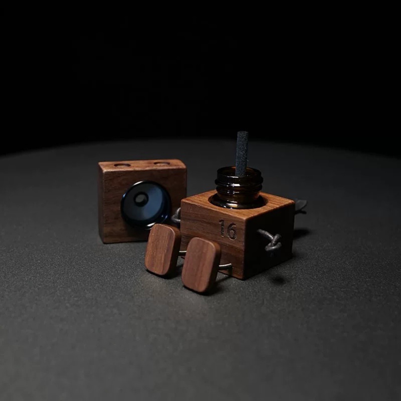 Aromatería de coche de troncos reciclables, fragancia ligera de larga duración, sensación de alta calidad, decoración de coche, decoración de piernas temblorosas