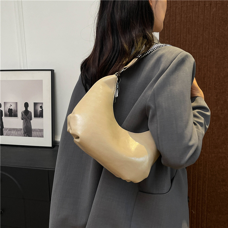 Minimally designed niche women's 2024 new winter underarm casual fashion commuting shoulder bag_voghion.com