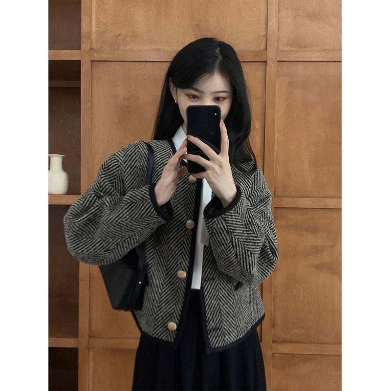 French retro style women's jacket, spring and autumn version, high-end vintage short jacket, cardigan top for autumn and winter