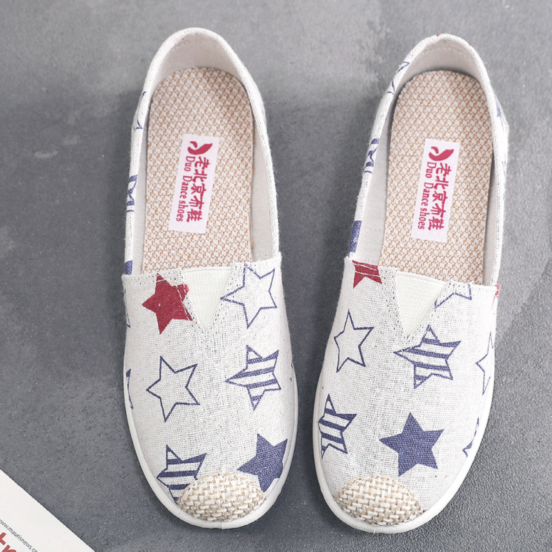 Primavera y verano nuevos zapatos de mujer zapatos de tela viejos de Beijing zapatos individuales zapatos de lona de celebridades de Internet casuales de mediana edad y ancianos zapatos de pescador de suela suave antideslizante