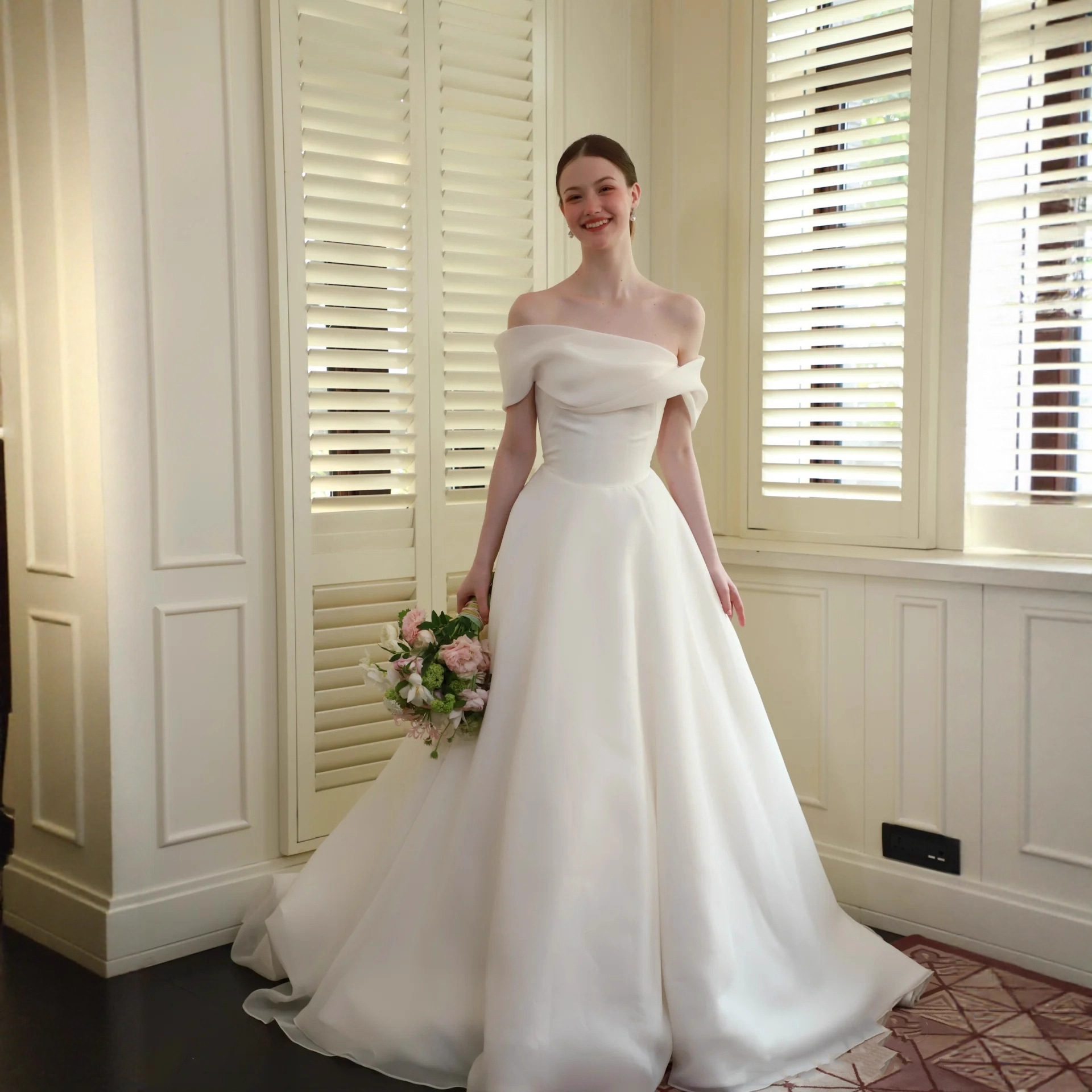 French-Style Floor-Length Bridal Gown 2026 New High-Quality One-Shoulder Organza Satin Long Train Main Wedding Dress