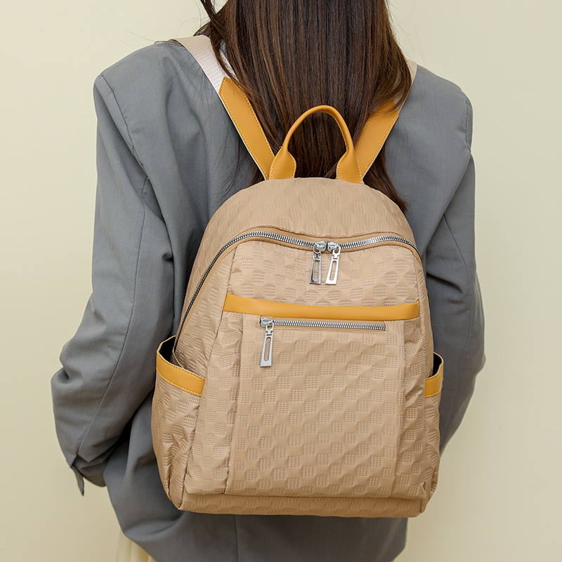 2024 otoño nuevas señoras mochila de nailon moda todo-fósforo viajes al aire libre contraste color mochila de gran capacidad al por mayor