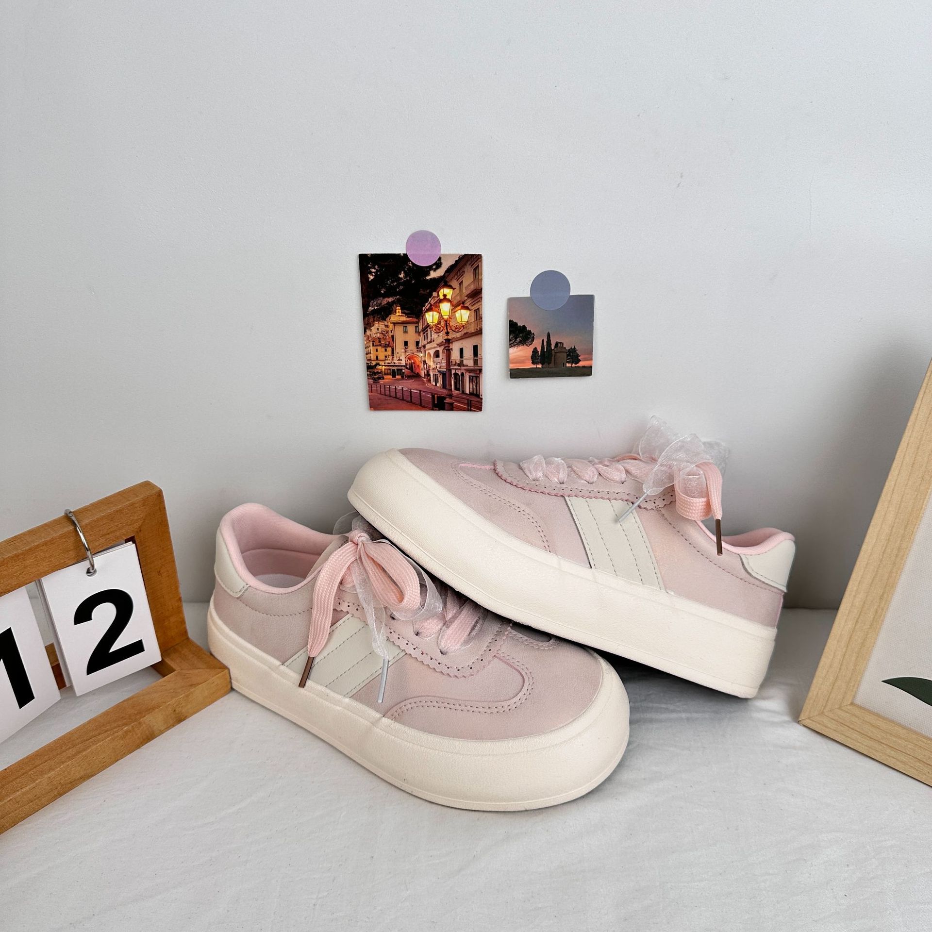 Fumeijia zapatos blancos para mujeres 2025 primavera nuevos zapatos de skate de leche de nicho universal zapatos de mujer de suela gruesa 6611