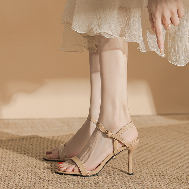 2025 New Summer Style One-Line Buckle High-Heeled Sandals, Large Size, Fattening and Widening, Shallow Mouth, Comfortable Women's Shoes, Patent Leather, Simple 2025 New Summer Style One-Line Buckle High-Heeled Sandals, Large Size, Fattening and Widening, Shallow Mouth, Comfortable Women's Shoes, Patent Leather, Simple