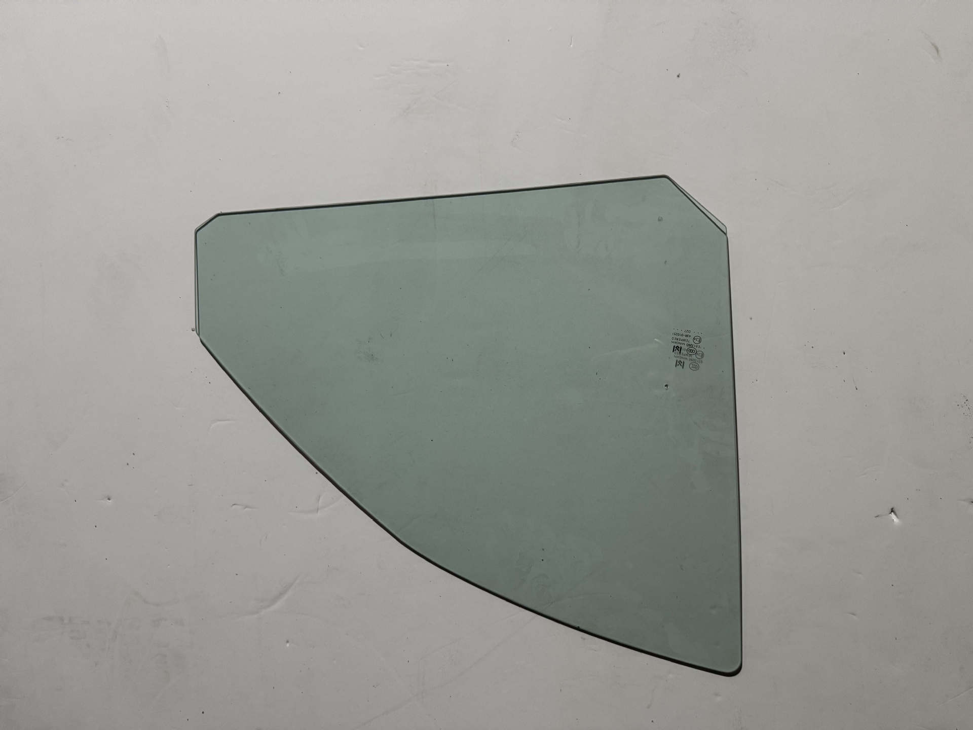 Longqi A11 Whole Vehicle Glass Wholesale Reinforced Anti-Crack Window Glass New Energy Longqi Whole Vehicle Tempered Glass