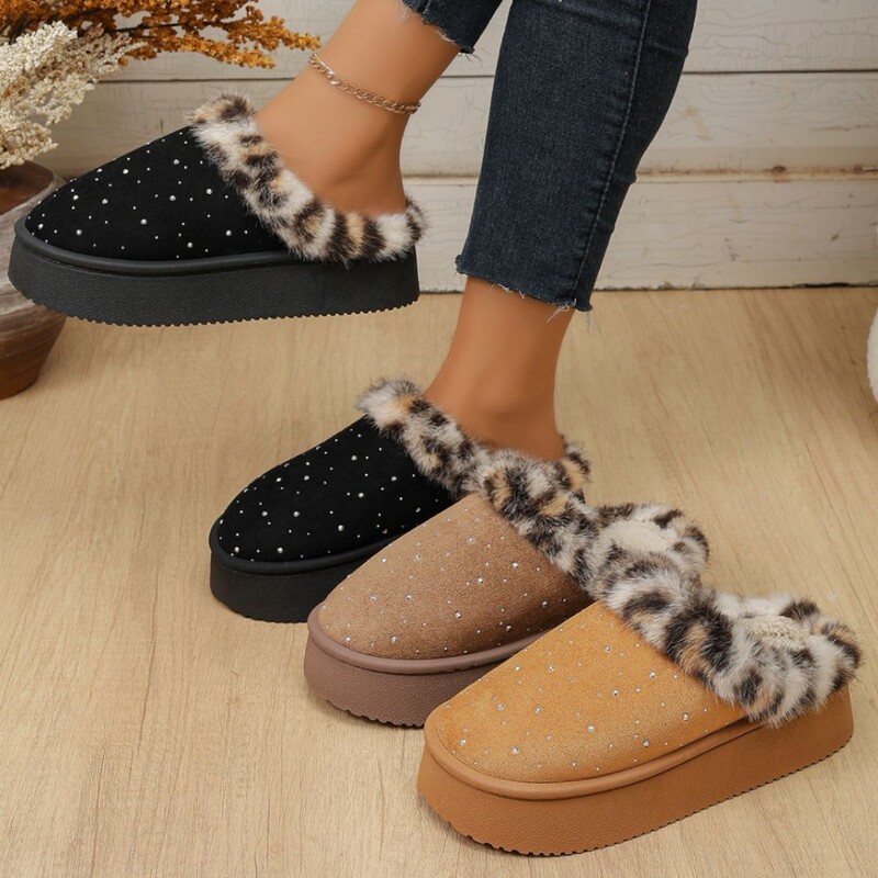 Thickened autumn and winter women's plush snow boots, large size cotton slippers, fashionable for outdoor wear, with rhinestones, 2026 new model, thick-soled, foreign trade
