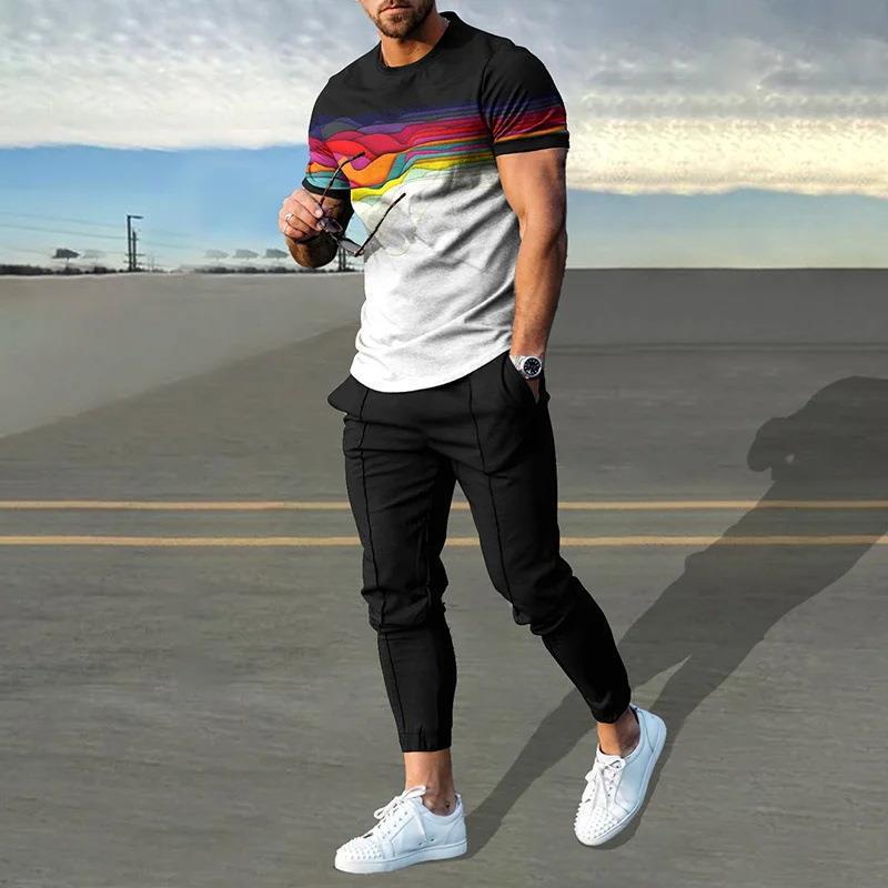 男性のスーツの夏の青年の半袖のtシャツのストライプは色のゆったりした弾力の薄い運動のズボンの2つのセットをつづり合わせます。|undefined